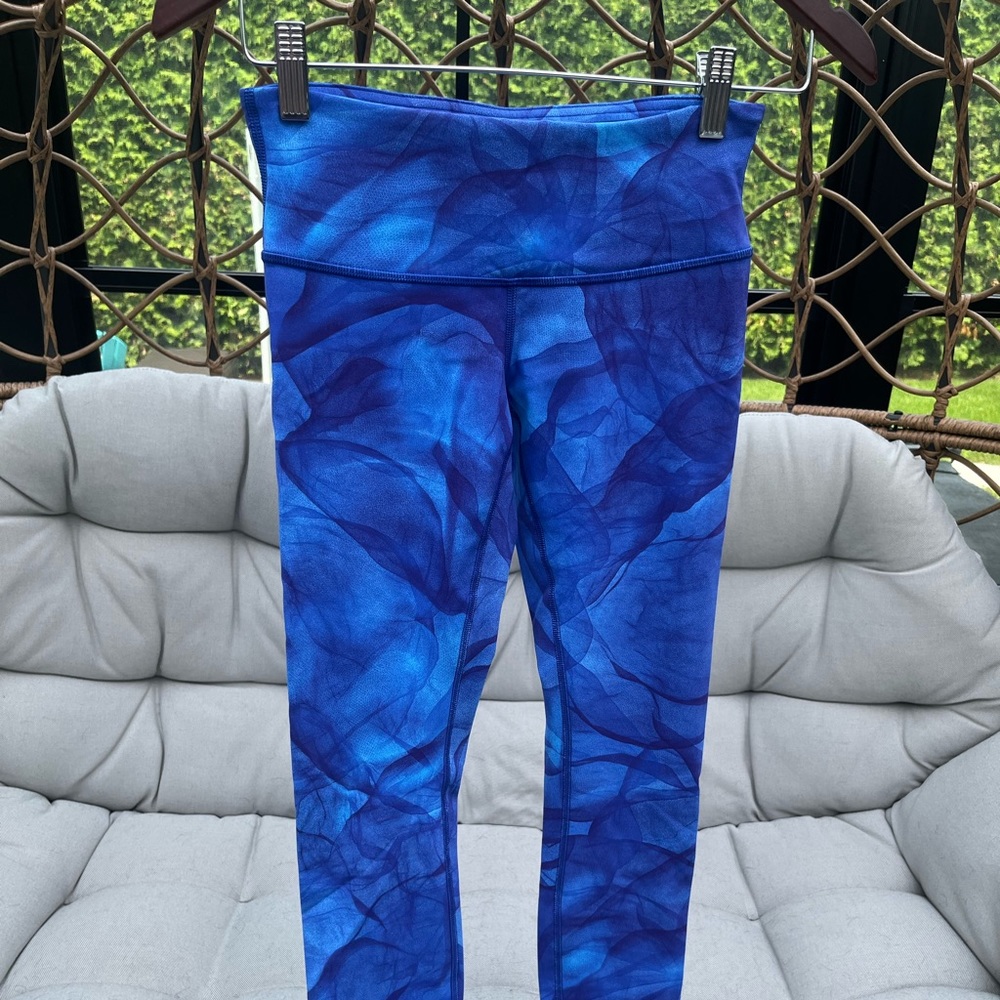 Lululemon Wunder Under mid rise pants size 4